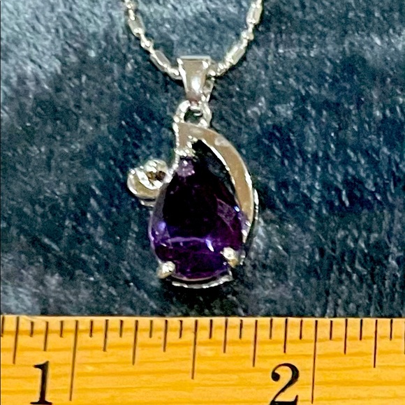Beautiful Amethyst 925 Silver Pendant and 18 Inch Chain. - Picture 3 of 3